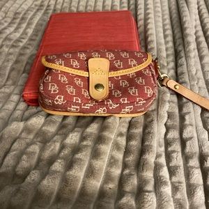 Dooney & Bourke cloth/leather in EUC condition .Snap closure